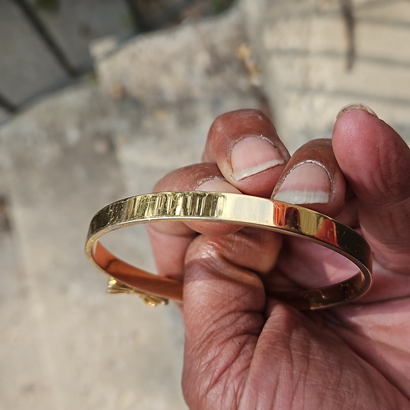 Gold Kate Spade Bow Bracelet - Picture 5 of 5